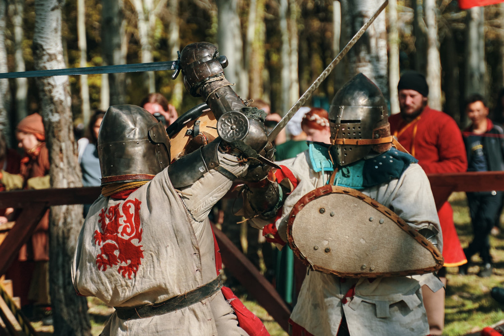 battle-knights-armor-swords-front-audience (1).jpg battle-knights-armor-swords-front-audience (1).jpg